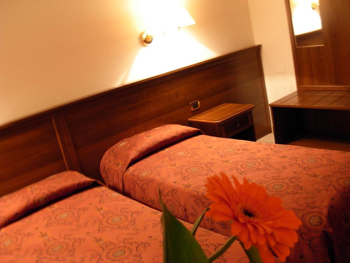 Hotel Belvedere Rivalta di Brentino ภายนอก รูปภาพ